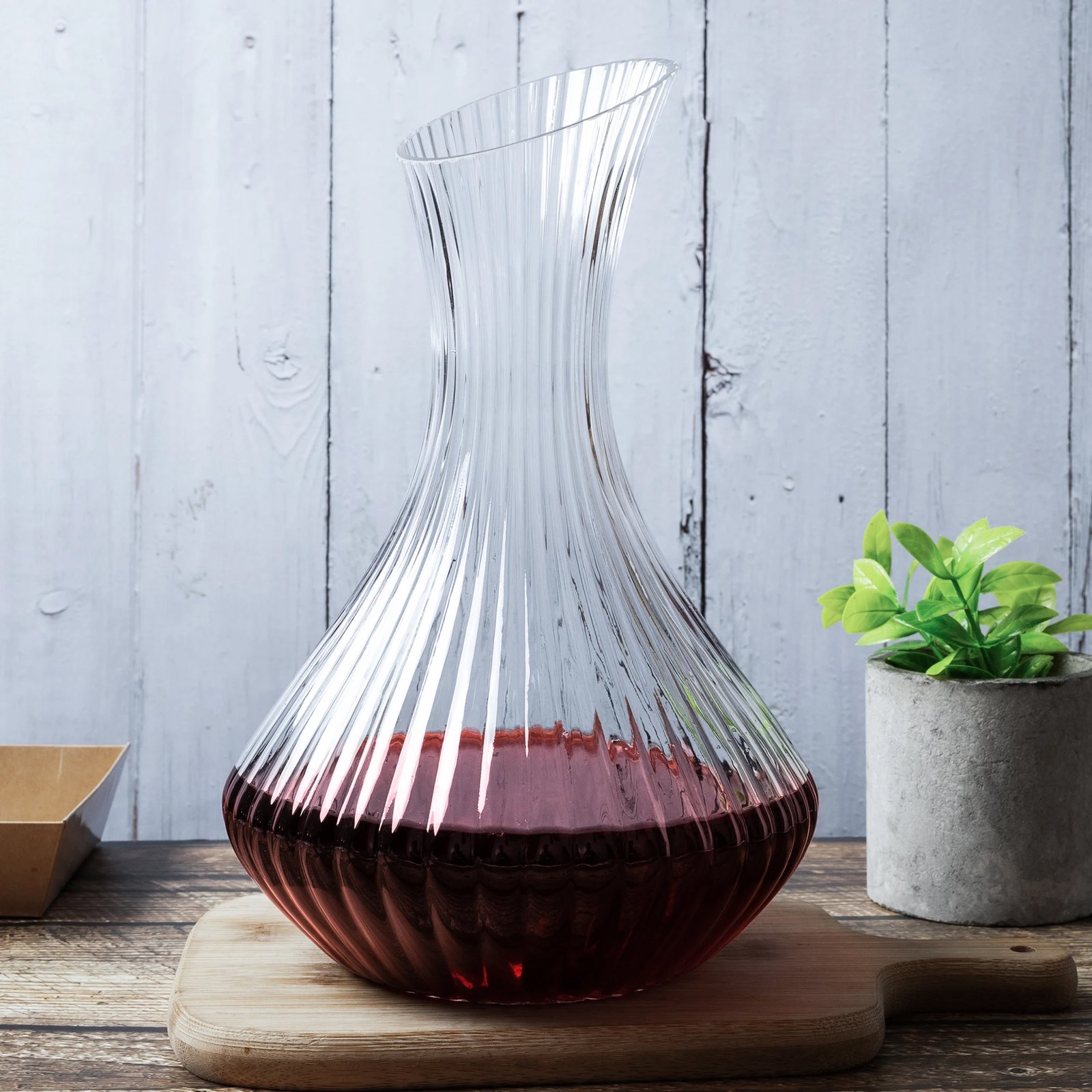 Stripe-Design Glass Decanter 1500ml